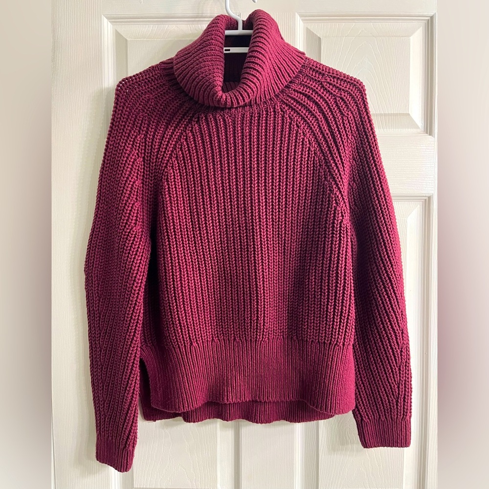 ROOTS Turtleneck Sweater size M